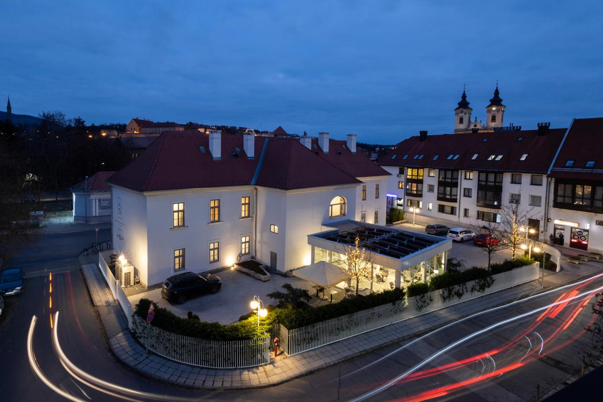 1552 Boutique Hotel Eger Buitenkant foto