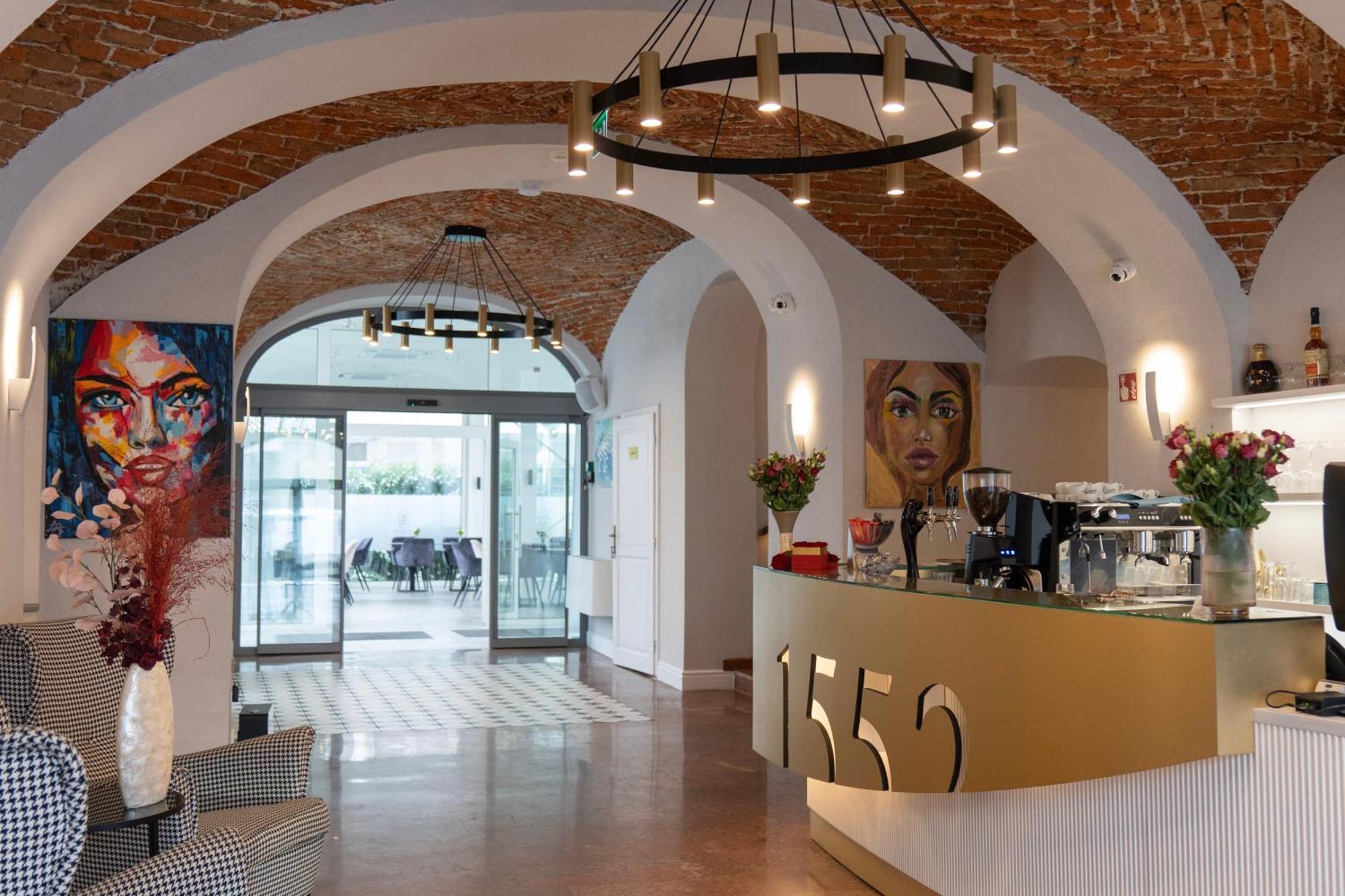 1552 Boutique Hotel Eger Buitenkant foto